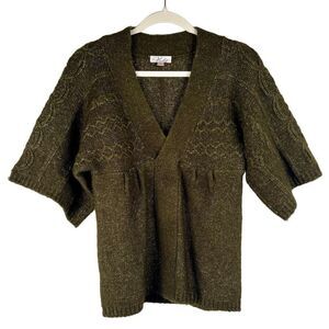 Violet Short Sleeve V-neck Green Sweater Medium